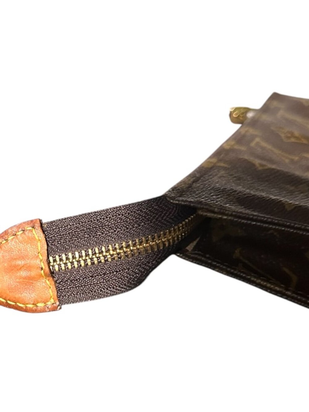 Louis Vuitton Toiletry Pouch 26 Classic Monogram Canvas And Leather - Picture 15 of 16